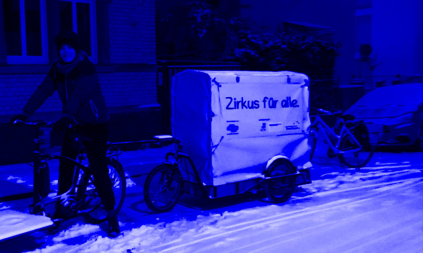 Zirkusmobil im Schnee